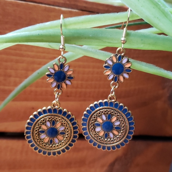 Bohemian style earrings - Picture 2 of 2